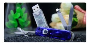 Clé USB couteau suisse