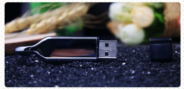 Metal snap hook USB